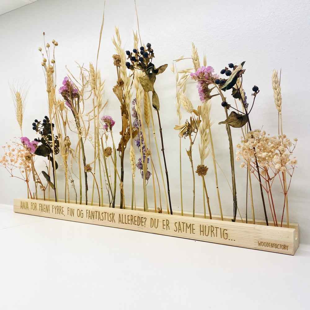 Håndlavet blomsterholder i genbrugstræ